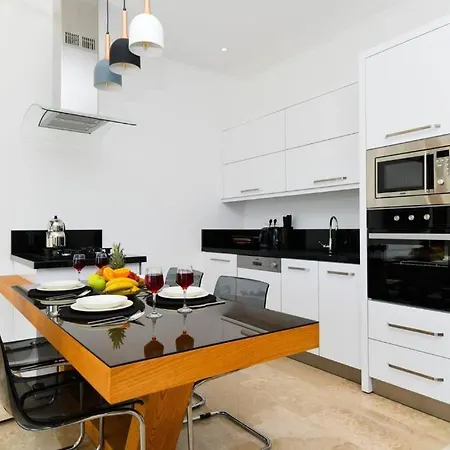 Villa Havuz Alani Korunakli Rahat Minik Bir Kaş